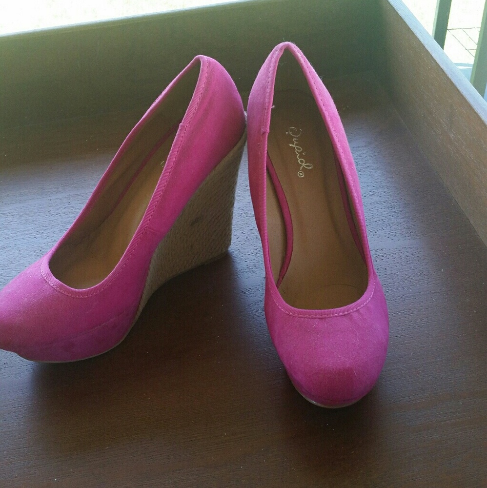 Quipid pink suede wedges